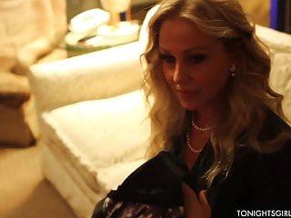 Babe Julia Ann in den Arsch gefickt