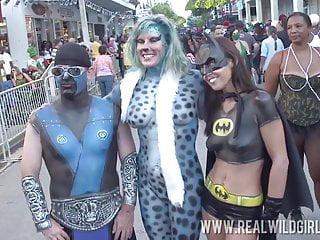 Channel Fotzen zeigen sich in der Öffentlichkeit