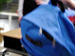 Stiefmutter Sarah Vandella unterrichtet ein ungezogenes madchen