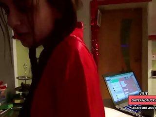 Untreue Ehefrau wird von ihrem Mann und dessen Freund gefickt