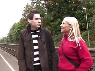 Deutsche Schlampe auf der straße aufgegabelt und abgeschleppt