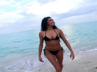 Kayla liebt es beim Sex oben zu sein